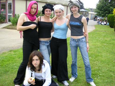 a l&eacute; filles